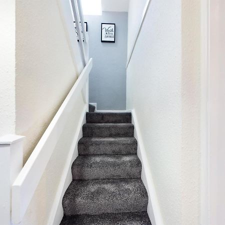 Welsh Country Cottage In Beautiful Village Llandudno Junction Eksteriør bilde