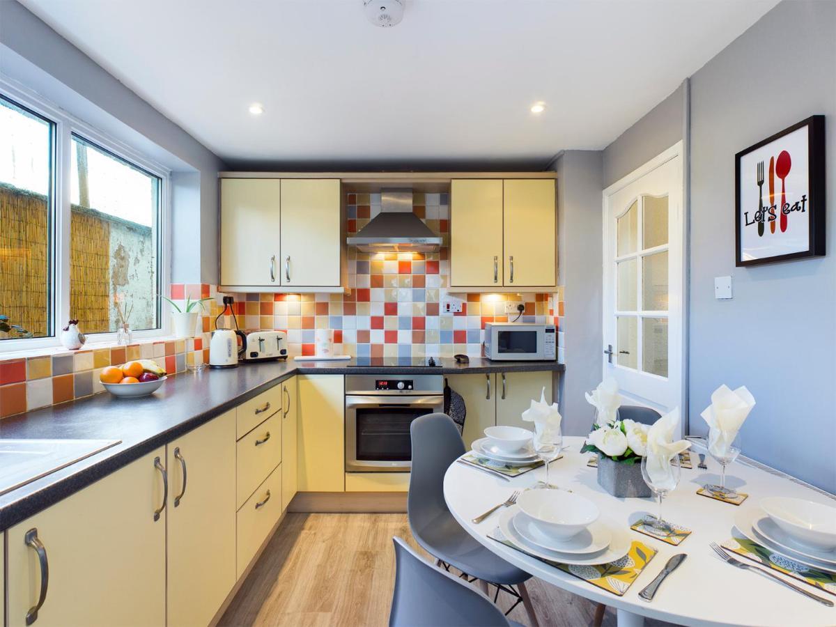 Welsh Country Cottage In Beautiful Village Llandudno Junction Eksteriør bilde
