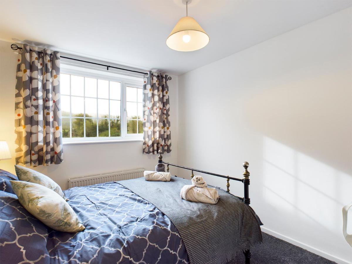Welsh Country Cottage In Beautiful Village Llandudno Junction Eksteriør bilde