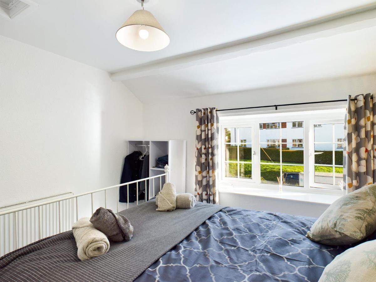 Welsh Country Cottage In Beautiful Village Llandudno Junction Eksteriør bilde