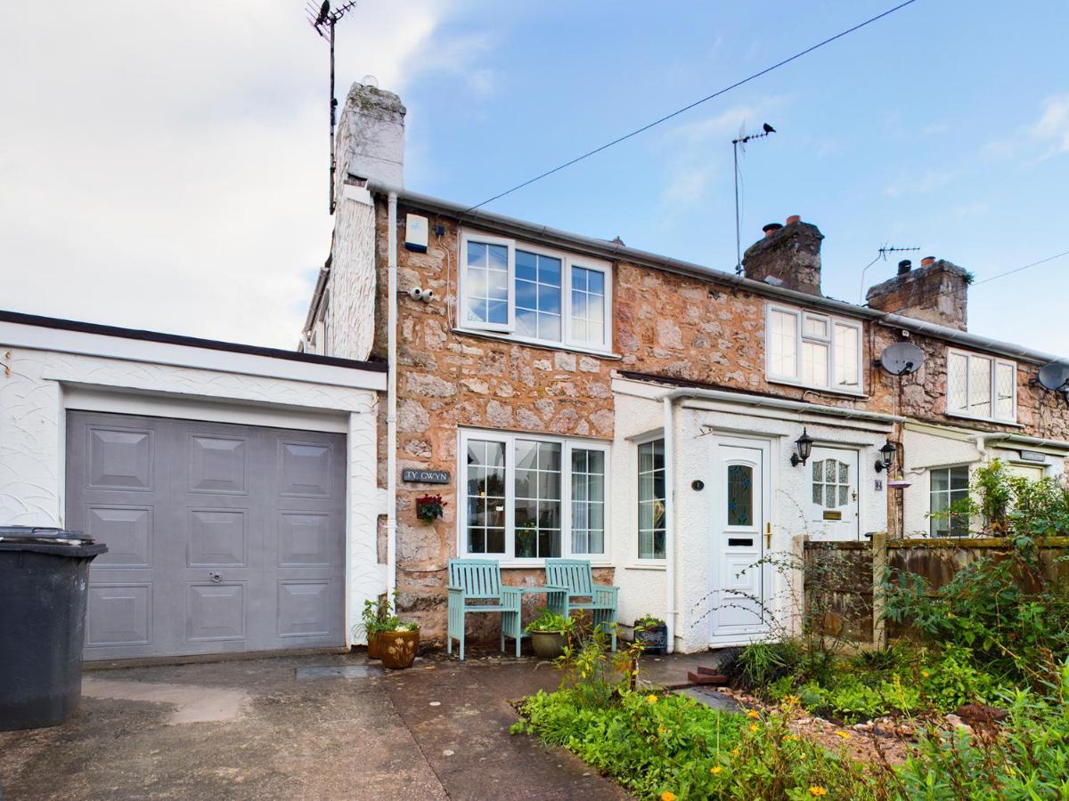 Welsh Country Cottage In Beautiful Village Llandudno Junction Eksteriør bilde