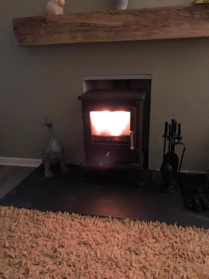 Welsh Country Cottage In Beautiful Village Llandudno Junction Eksteriør bilde