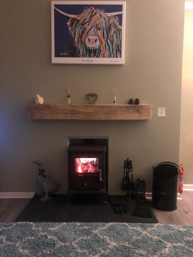 Welsh Country Cottage In Beautiful Village Llandudno Junction Eksteriør bilde